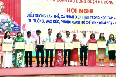 game tiến lên miên nam
 xin chúc mừng cô giáo Sỹ Thị Thuý Hằng đã là một trong 30 cá nhân của các tổ chức công đoàn quận Hà Đông được LĐLĐ khen thưởng.